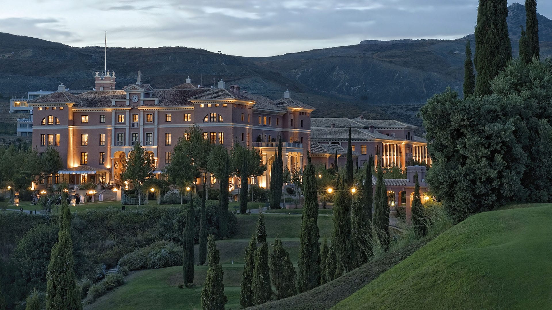 Villa Padierna, night shot
