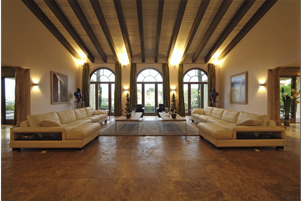 Tino-proyectos-villa-lujo-sotogrande-provenza-salon-travertino-classico