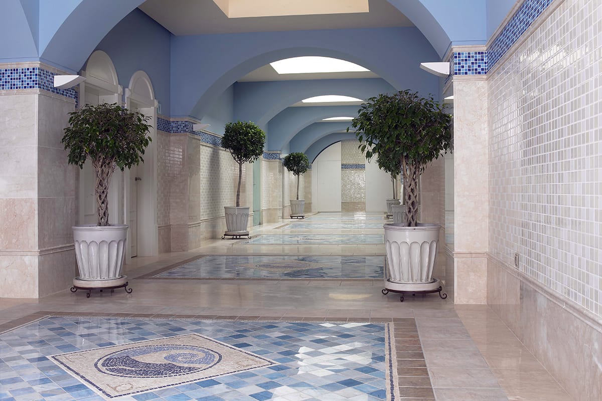 r-tino-proyectos-gran-hotel-atlantis-bahia-real-corralejo-mallorca-interiores-azul-tino-crema-bianco