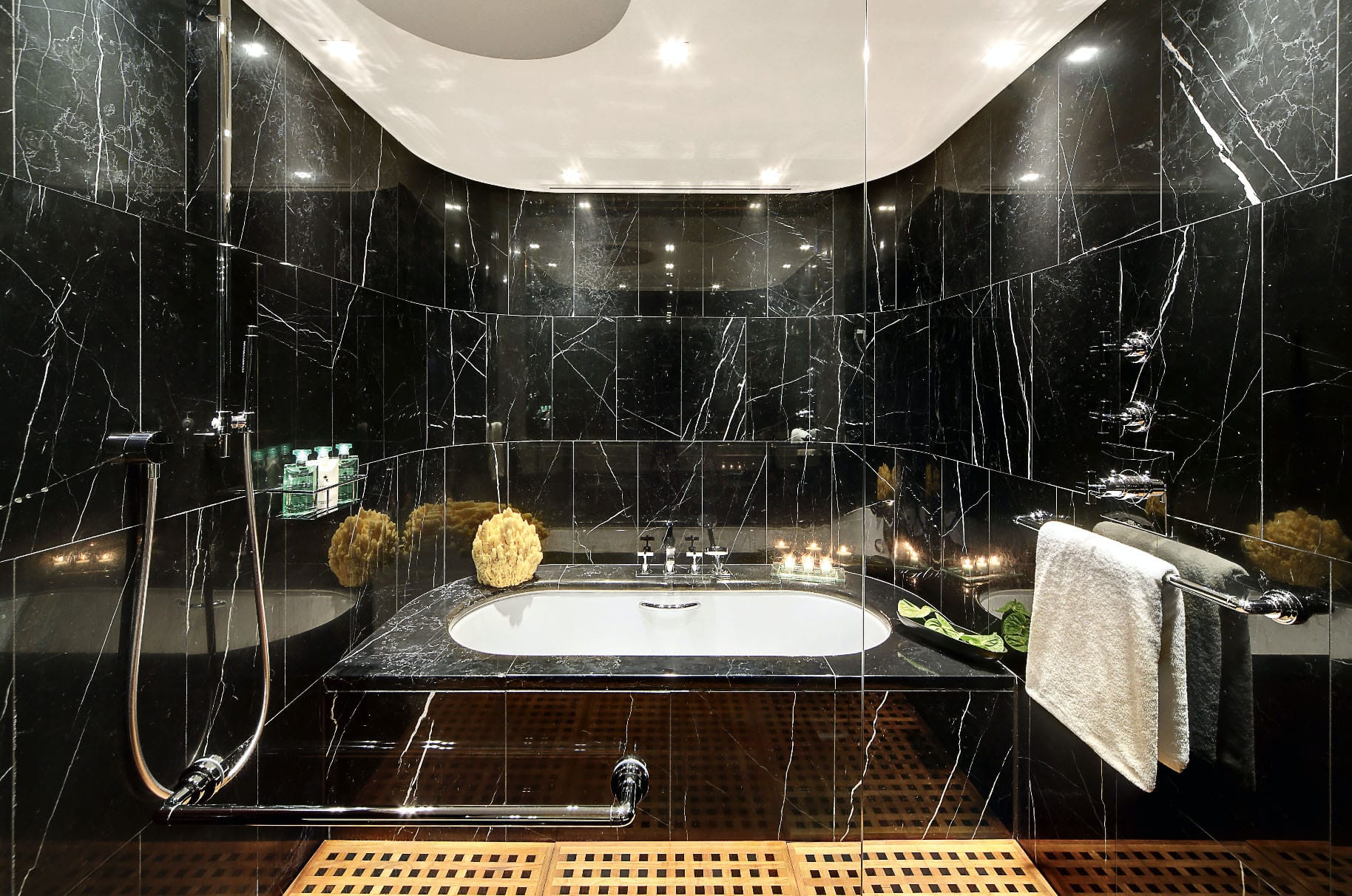 Baño de mármol Negro Marquina - Bulgari Hotel - Marquina Black marble bathroom