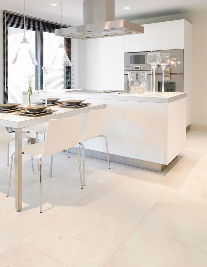 Marble flooring kitchen, cocina con suelo de marmol
