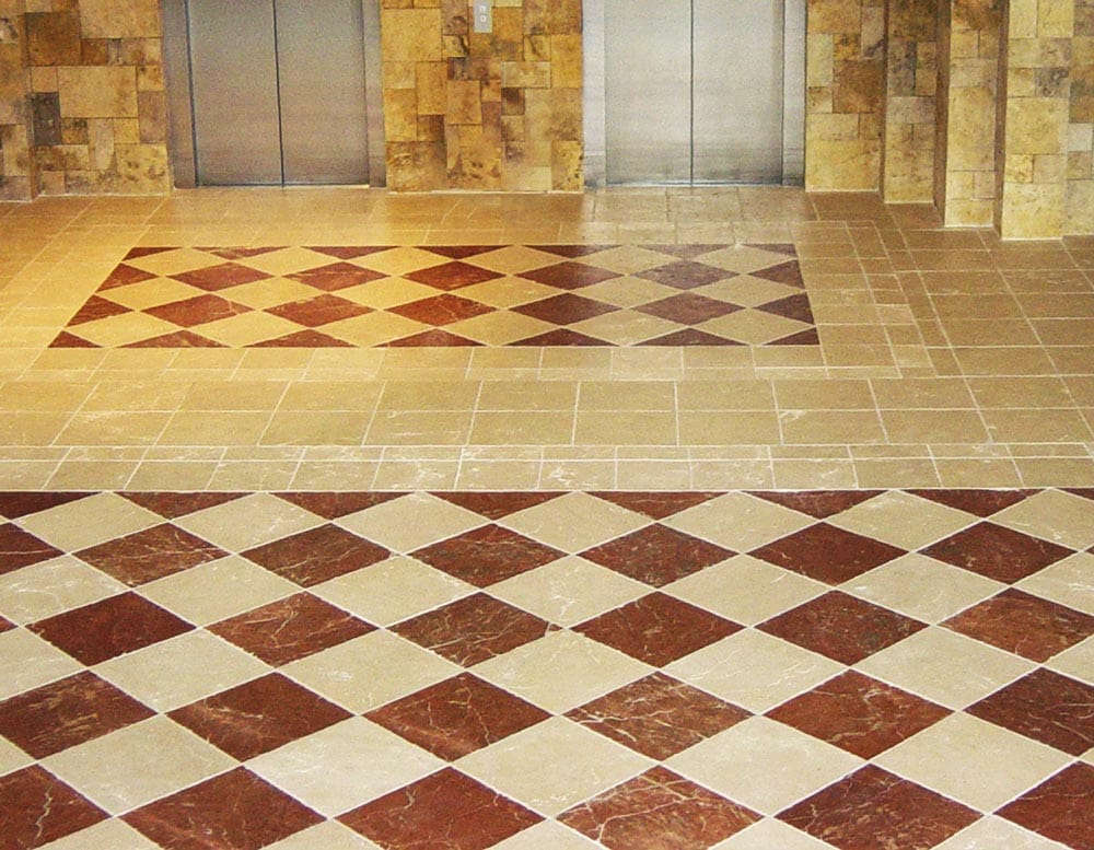 Suelo ajedrezado Beatriz Hotel - Rojo Alicante Red - Crema Parador - Chess marble floor