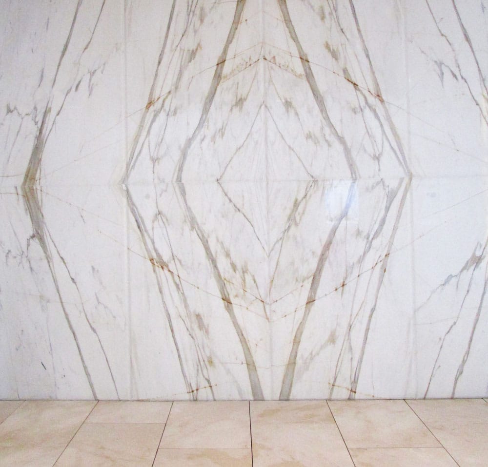 Pared destacada de mármol Calacatta - Calacatta marble outstanding wall