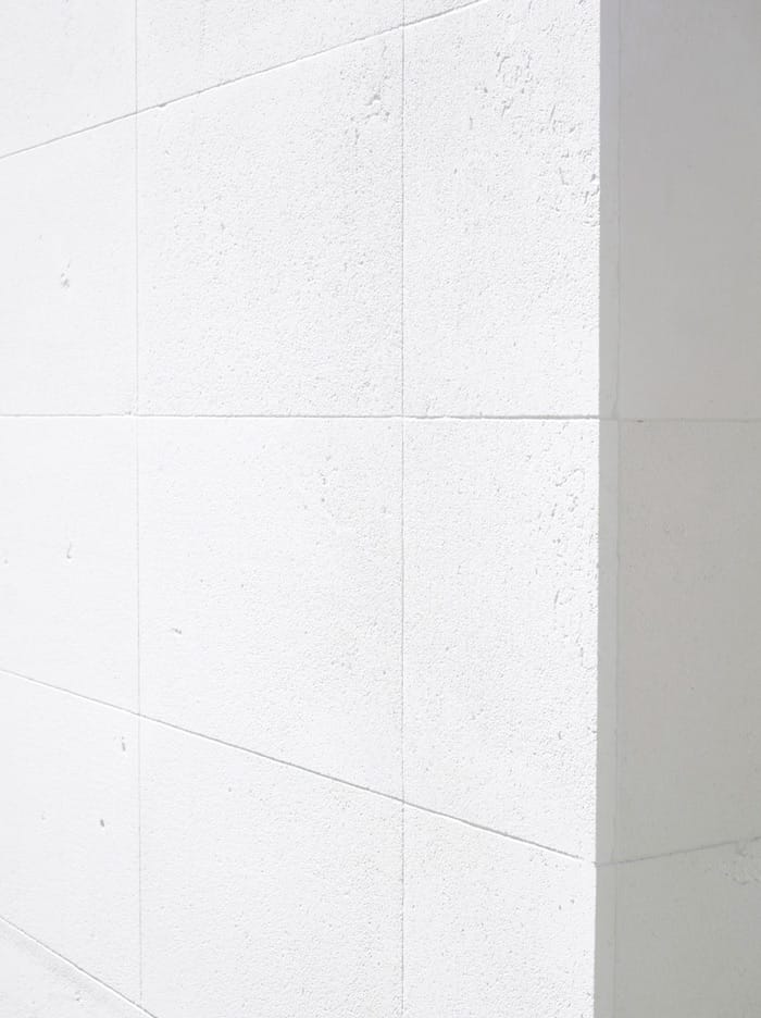 Fachada piedra caliza blanca Caliza Luna - White limestone facade Caliza Luna - detalle