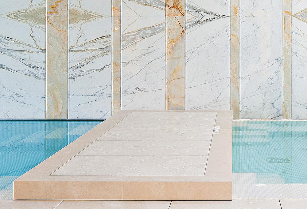 Instalación de suelos y paredes de mármol - Installation of marble floors and walls