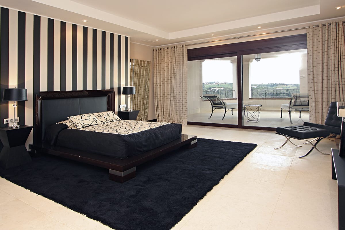 image6-tino-proyectos-villa-lujo-mairena-marbella-habitacion-crema-golden