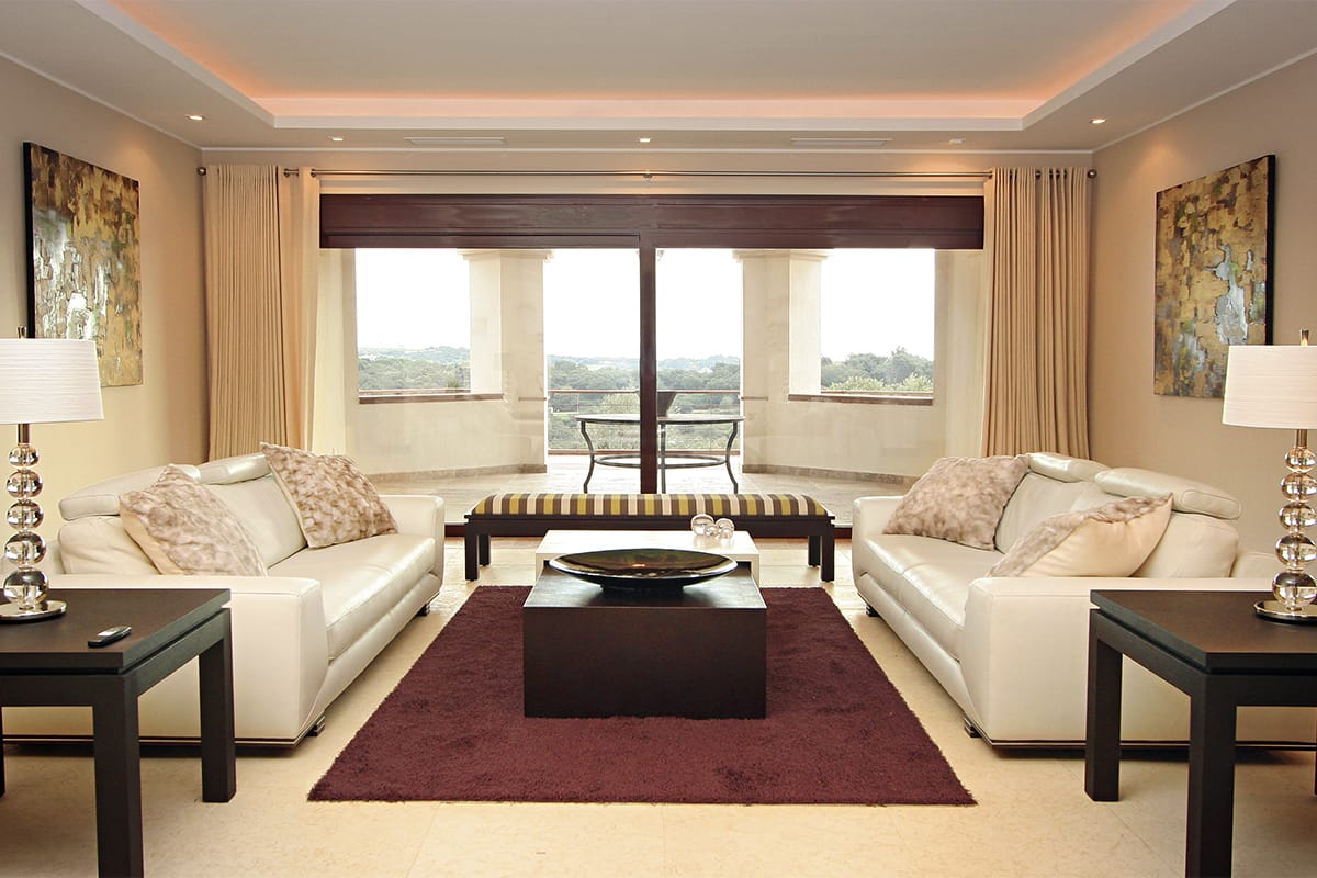 image7-tino-proyectos-villa-lujo-mairena-marbella-salon-crema-golden