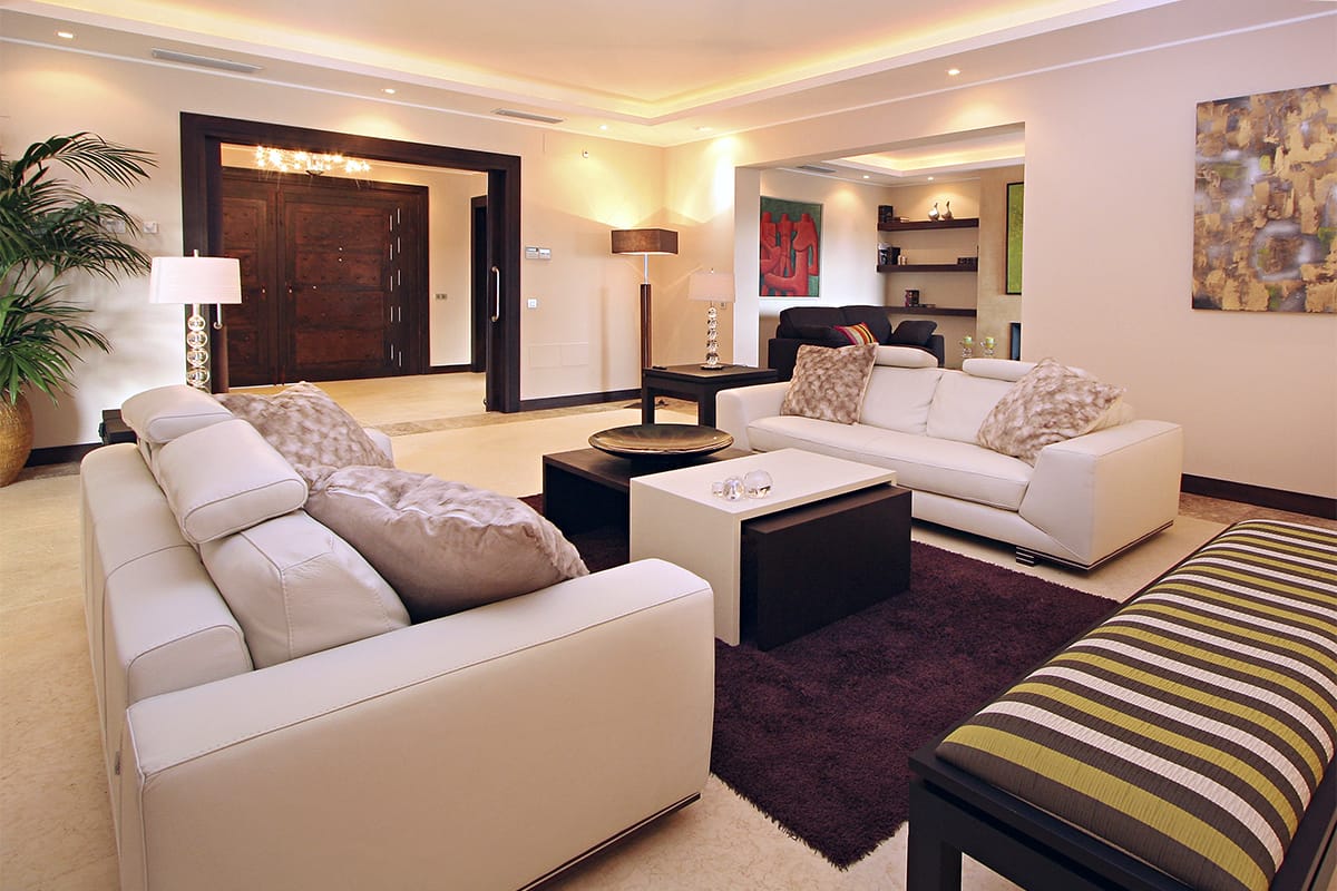 image8-tino-proyectos-villa-lujo-mairena-marbella-salon-crema-golden-1